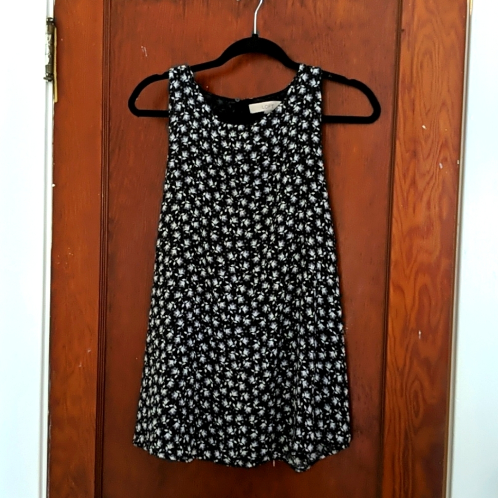 LOFT flowy sleeveless blouse, size large